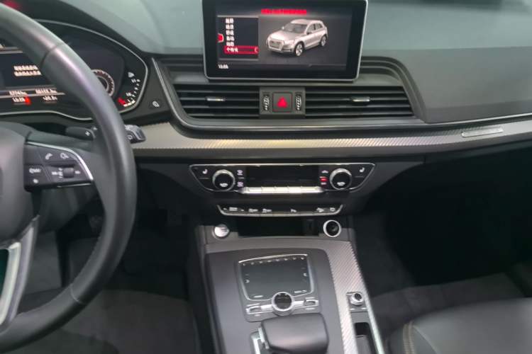 Used Audi Q5L 2018 45 TFSI Prestige Fashion Edition China VI Emission Standard Audio And AC Panel