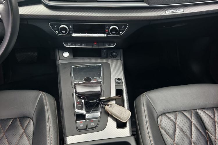 Used Audi Q5L 2018 45 TFSI Prestige Fashion Edition China V Emission Standard Audio And AC Panel