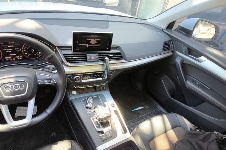 Used Audi Q5L 2018 40 TFSI Prestige Fashion Edition China V Audio And AC Panel