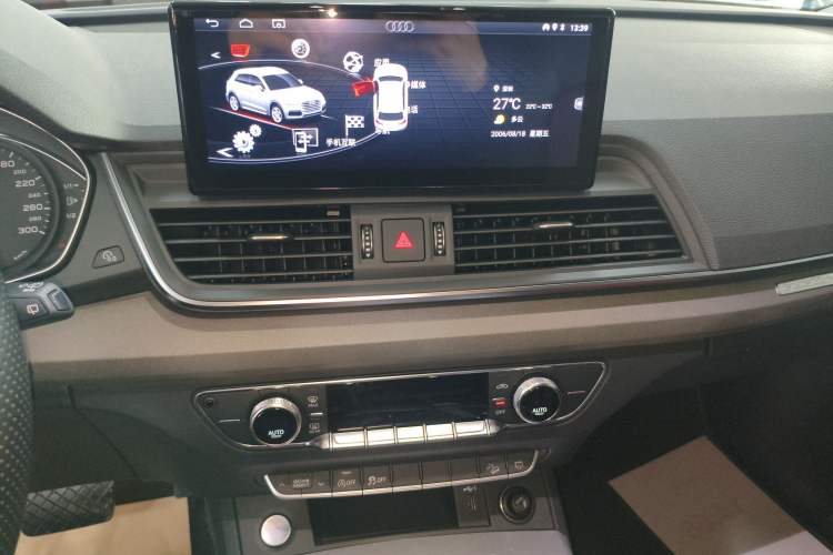 Used Audi Q5L 2018 40 TFSI Prestige Edition China VI Emission Standard Audio And AC Panel