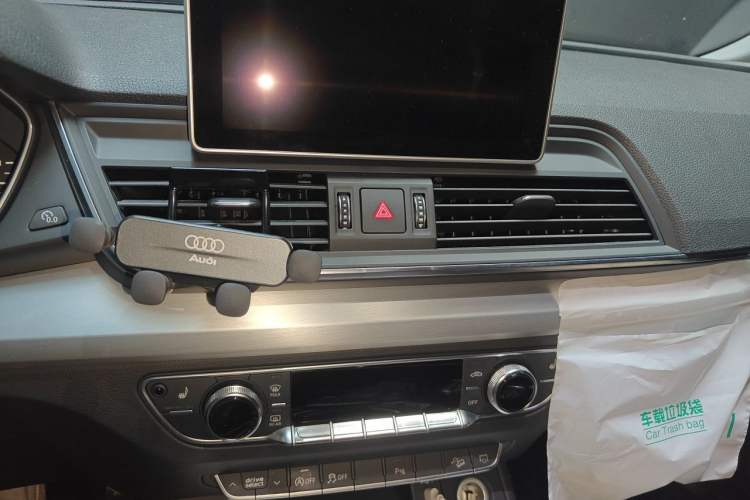 Used Audi Q5L 2018 40 TFSI Prestige Fashion Edition China VI Audio And AC Panel