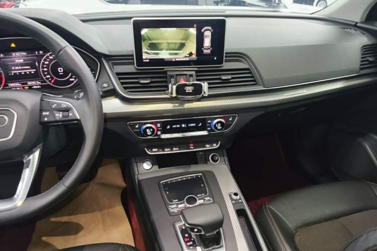 Used Audi Q5L 2018 45 TFSI Prestige Fashion Edition China V Emission Standard Audio And AC Panel