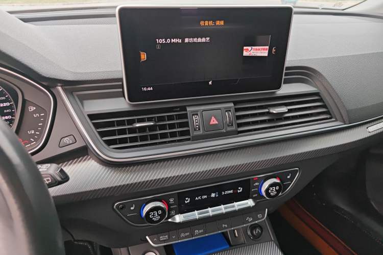 Used Audi Q5L 2018 45 TFSI Prestige Fashion Edition China V Emission Standard Audio And AC Panel
