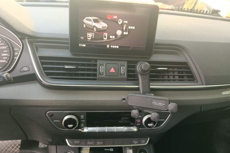 Used Audi Q5L 2018 40 TFSI Prestige Edition China VI Emission Standard Audio And AC Panel