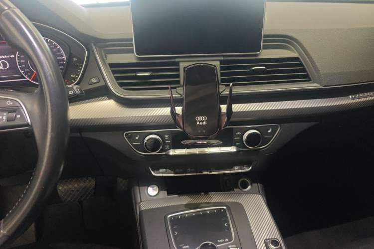 Used Audi Q5L 2018 45 TFSI Prestige Fashion Edition China V Emission Standard Audio And AC Panel
