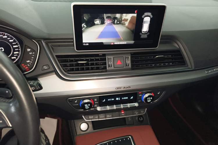 Used Audi Q5L 2018 40 TFSI Prestige Fashion Edition China VI Audio And AC Panel