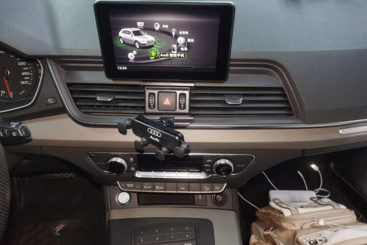 Used Audi Q5L 2018 40 TFSI Prestige Edition China V Audio And AC Panel