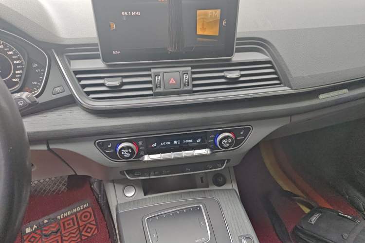 Used Audi Q5L 2018 45 TFSI Prestige Elegant Version China V Audio And AC Panel