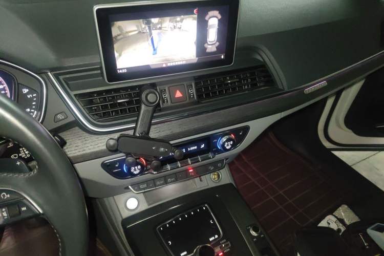 Used Audi Q5L 2018 45 TFSI Prestige Elegant Edition China VI Audio And AC Panel