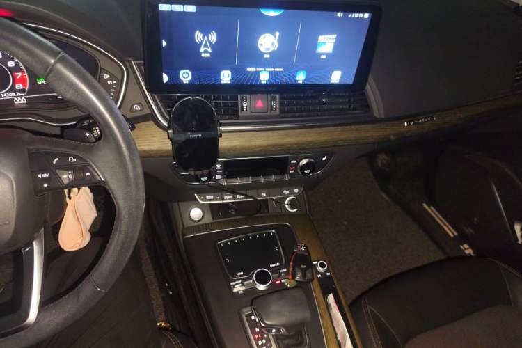 Used Audi Q5L 2018 45 TFSI Prestige Fashion Edition China V Emission Standard Audio And AC Panel
