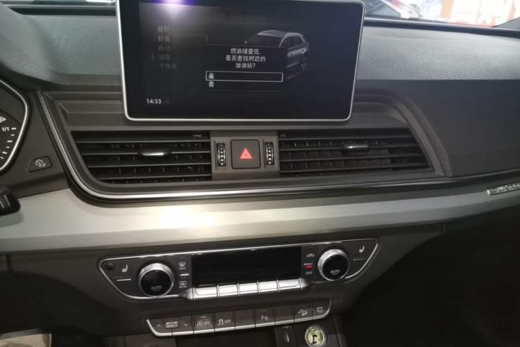 Used Audi Q5L 2018 40 TFSI Prestige Fashion Edition China VI Audio And AC Panel