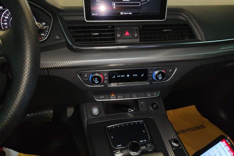 Used Audi Q5L 2018 45 TFSI Prestige Fashion Edition China VI Emission Standard Audio And AC Panel