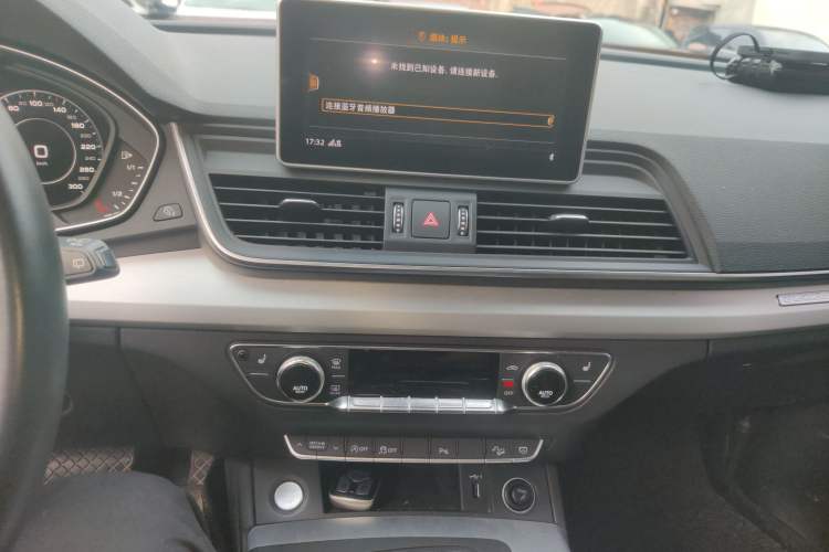 Used Audi Q5L 2018 40 TFSI Prestige Fashion Edition China V Audio And AC Panel