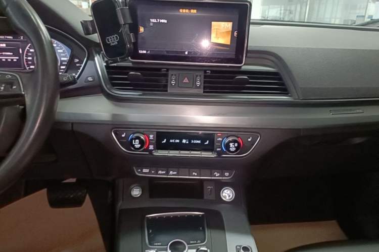 Used Audi Q5L 2018 40 TFSI Prestige Fashion Edition China V Audio And AC Panel