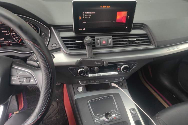 Used Audi Q5L 2018 40 TFSI Prestige Fashion Edition China V Audio And AC Panel