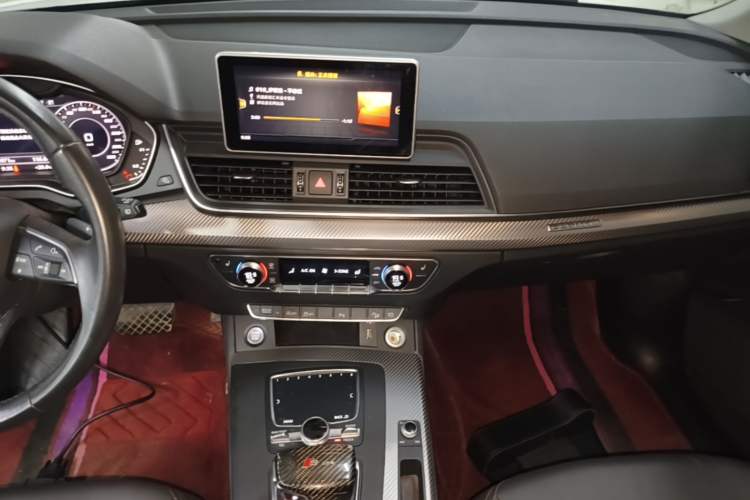 Used Audi Q5L 2018 45 TFSI Prestige Fashion Edition China V Emission Standard Audio And AC Panel