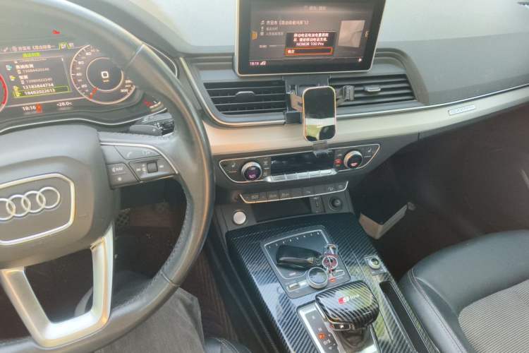 Used Audi Q5L 2018 40 TFSI Prestige Fashion Edition China VI Audio And AC Panel
