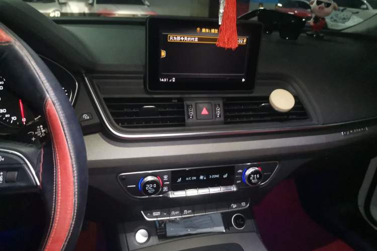 Used Audi Q5L 2018 40 TFSI Prestige Edition China V Audio And AC Panel