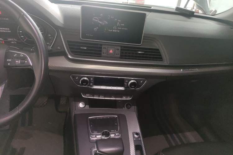Used Audi Q5L 2018 45 TFSI Prestige Fashion Edition China V Emission Standard Audio And AC Panel