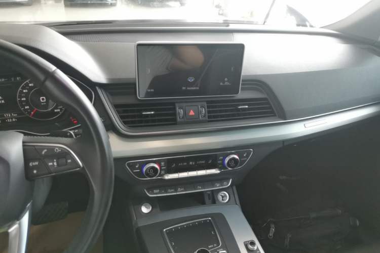 Used Audi Q5L 2018 40 TFSI Prestige Fashion Edition China V Center Console