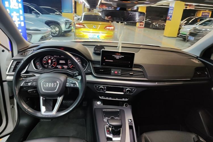 Used Audi Q5L 2018 45 TFSI Prestige Fashion Edition China V Emission Standard Center Console