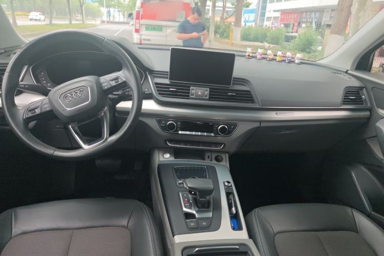 Used Audi Q5L 2018 40 TFSI Prestige Fashion Edition China VI Center Console