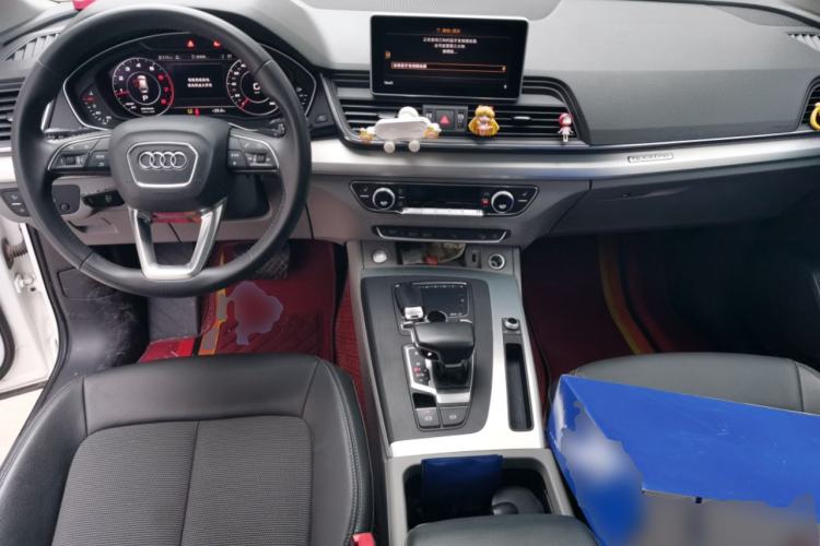 Used Audi Q5L 2018 40 TFSI Prestige Fashion Edition China VI Center Console