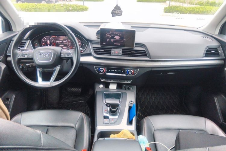 Used Audi Q5L 2018 45 TFSI Prestige Fashion Edition China V Emission Standard Center Console