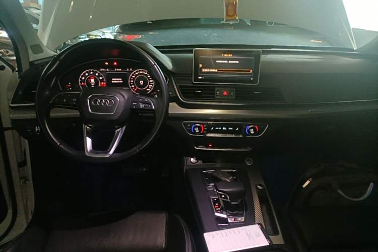 Used Audi Q5L 2018 45 TFSI Prestige Fashion Edition China V Emission Standard Center Console