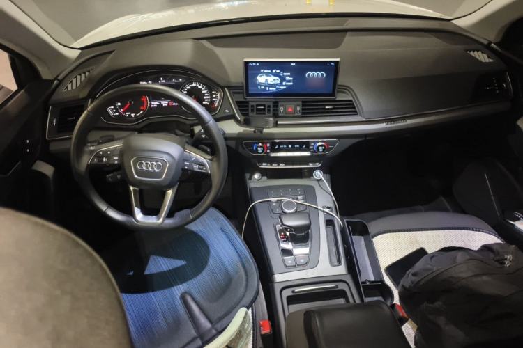 Used Audi Q5L 2018 40 TFSI Prestige Edition China VI Emission Standard Center Console