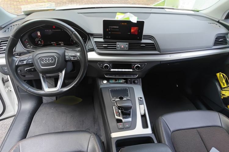 Used Audi Q5L 2018 40 TFSI Prestige Fashion Edition China VI Center Console