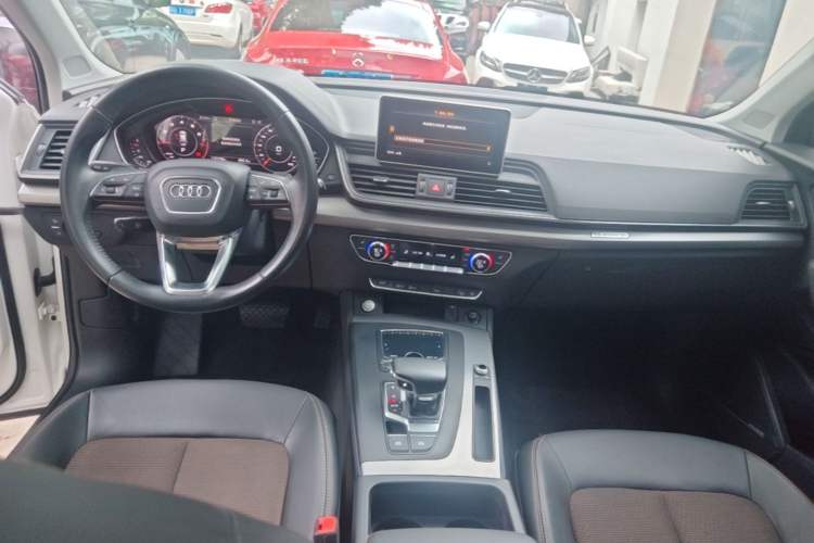 Used Audi Q5L 2018 45 TFSI Prestige Fashion Edition China V Emission Standard Center Console