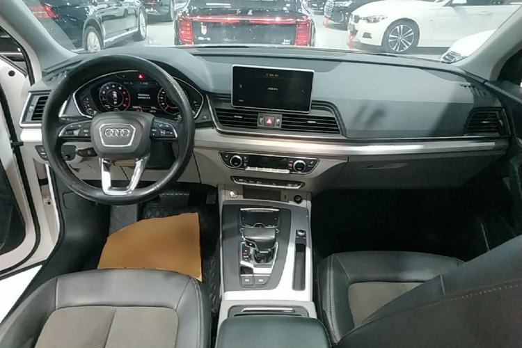 Used Audi Q5L 2018 40 TFSI Prestige Fashion Edition China VI Center Console