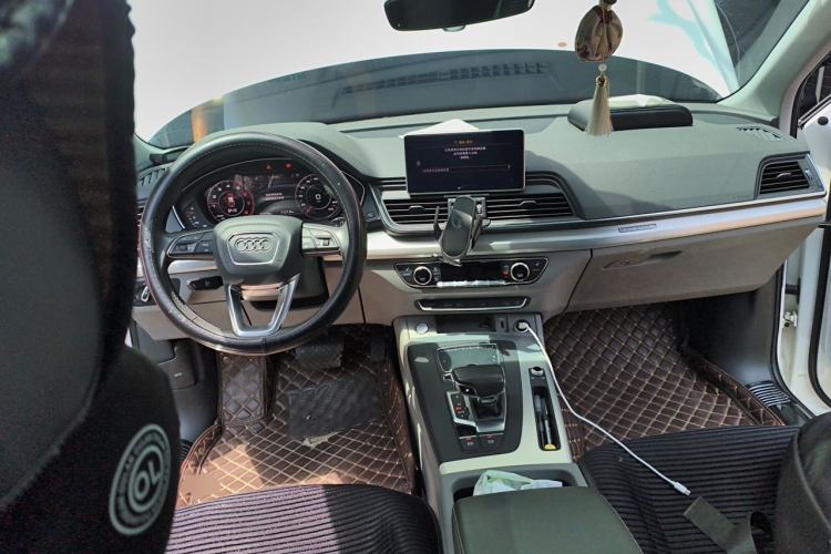 Used Audi Q5L 2018 40 TFSI Prestige Fashion Edition China VI Center Console