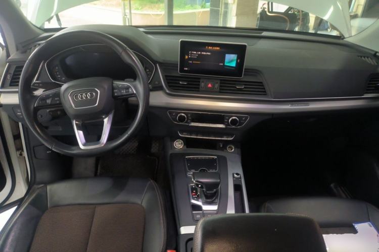 Used Audi Q5L 2018 40 TFSI Prestige Fashion Edition China VI Center Console