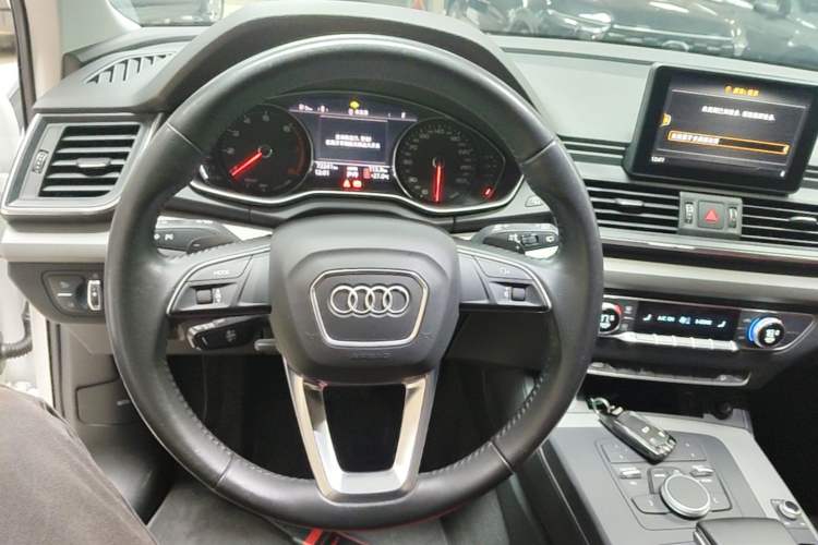 Used Audi Q5L 2018 40 TFSI Prestige Edition China VI Emission Standard Center Console