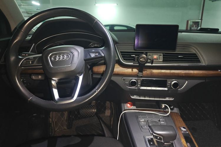 Used Audi Q5L 2018 40 TFSI Prestige Edition China VI Emission Standard Center Console