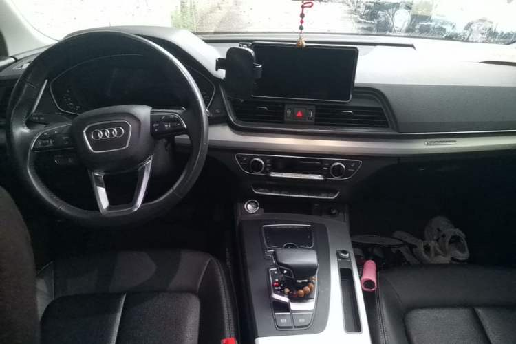 Used Audi Q5L 2018 40 TFSI Prestige Fashion Edition China VI Center Console