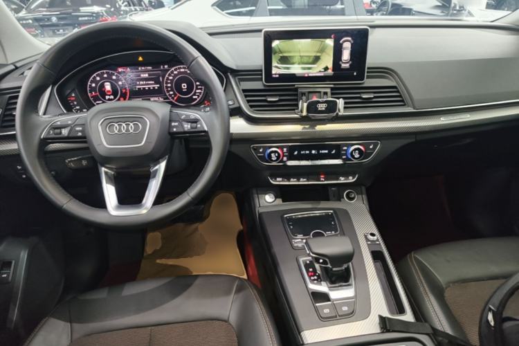 Used Audi Q5L 2018 45 TFSI Prestige Fashion Edition China V Emission Standard Center Console
