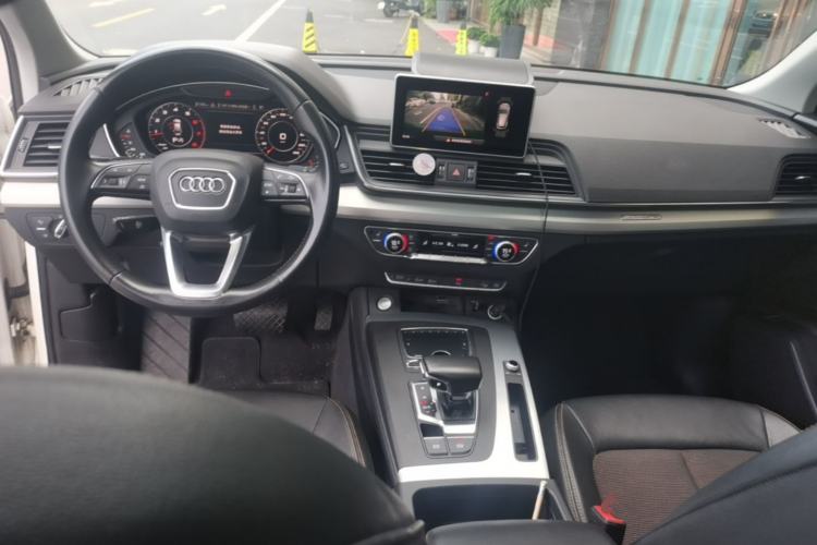 Used Audi Q5L 2018 40 TFSI Prestige Fashion Edition China VI Center Console