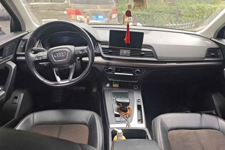 Used Audi Q5L 2018 45 TFSI Prestige Fashion Edition China V Emission Standard Center Console