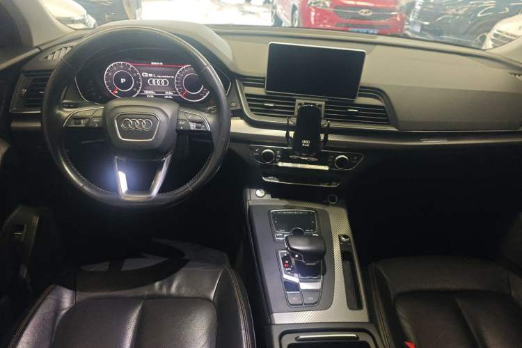 Used Audi Q5L 2018 45 TFSI Prestige Fashion Edition China V Emission Standard Center Console