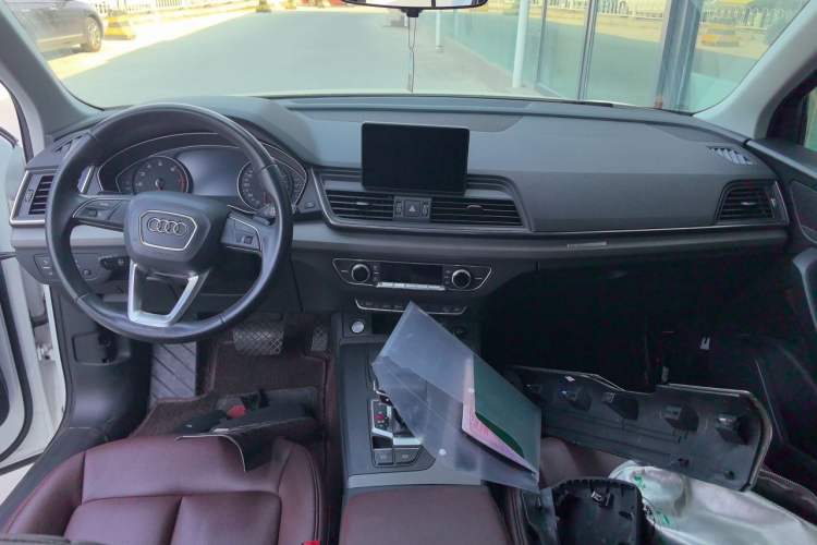 Used Audi Q5L 2018 40 TFSI Prestige Edition China VI Emission Standard Center Console