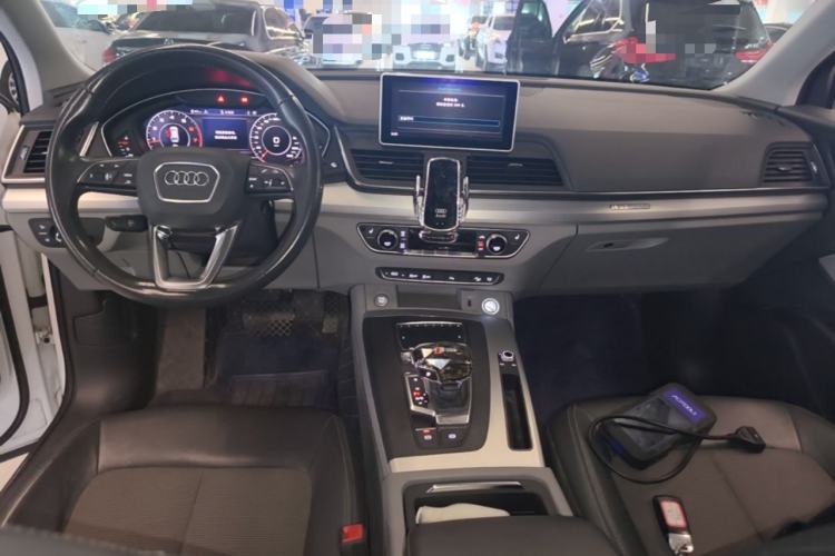Used Audi Q5L 2018 40 TFSI Prestige Fashion Edition China VI Center Console