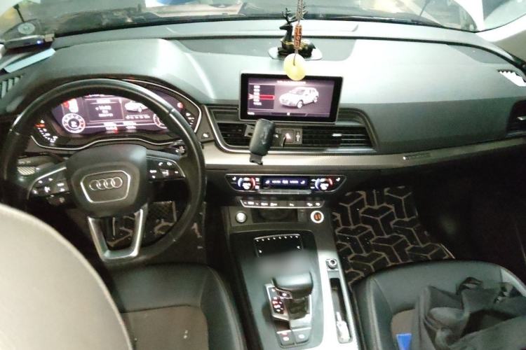 Used Audi Q5L 2018 45 TFSI Prestige Fashion Edition China VI Emission Standard Center Console