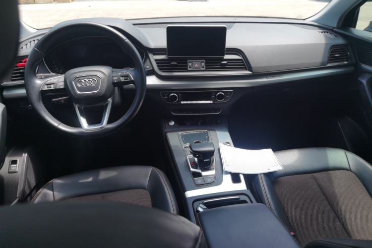 Used Audi Q5L 2018 40 TFSI Prestige Fashion Edition China VI Center Console