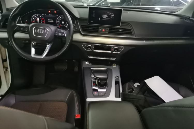 Used Audi Q5L 2018 40 TFSI Prestige Fashion Edition China VI Center Console