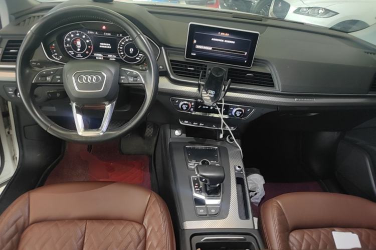 Used Audi Q5L 2018 45 TFSI Prestige Fashion Edition China V Emission Standard Center Console