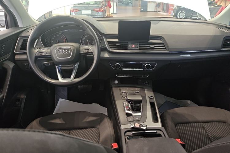 Used Audi Q5L 2018 40 TFSI Prestige Edition China VI Emission Standard Center Console
