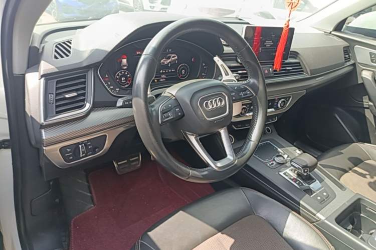 Used Audi Q5L 2018 45 TFSI Prestige Fashion Edition China V Emission Standard Center Console